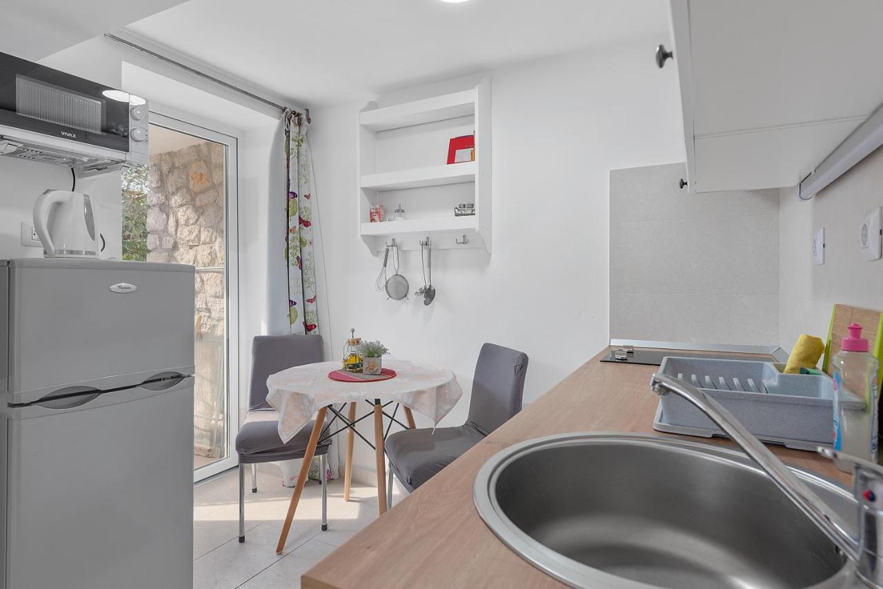 Apartments Joni Cikat Mali Losinj Ngoại thất bức ảnh