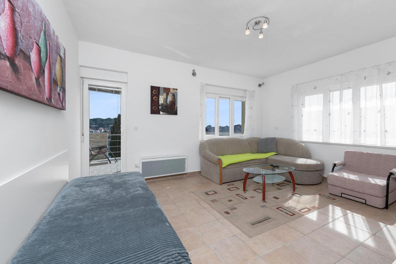 Apartments Joni Cikat Mali Losinj Ngoại thất bức ảnh