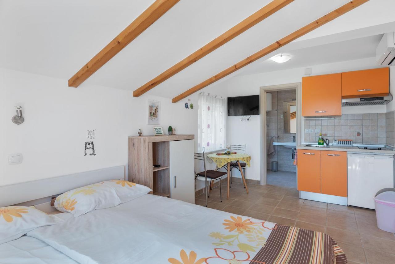 Apartments Joni Cikat Mali Losinj Ngoại thất bức ảnh