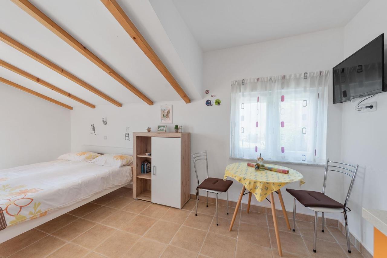 Apartments Joni Cikat Mali Losinj Ngoại thất bức ảnh